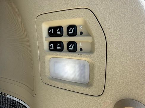 Used 2019 Lexus LX 570 4WD w/ Luxury Package image 28