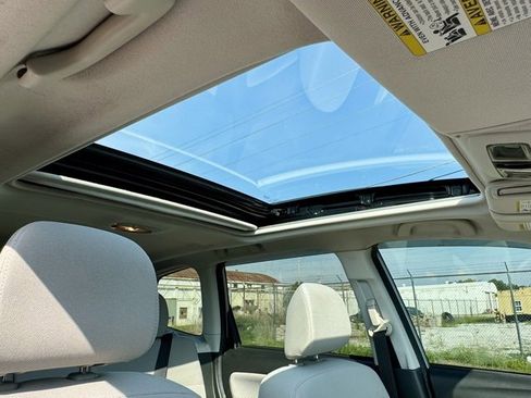 Used 2018 Subaru Forester 2.5i Premium w/ All-Weather Package image 17