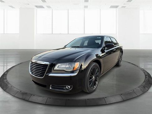 Used 2014 Chrysler 300 S image 2