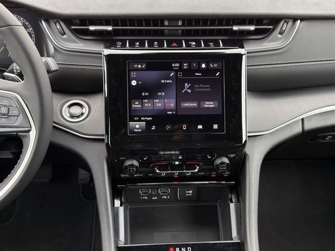 New 2025 Jeep Grand Cherokee L Altitude image 14