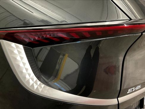 Used 2024 Kia EV6 Light image 33