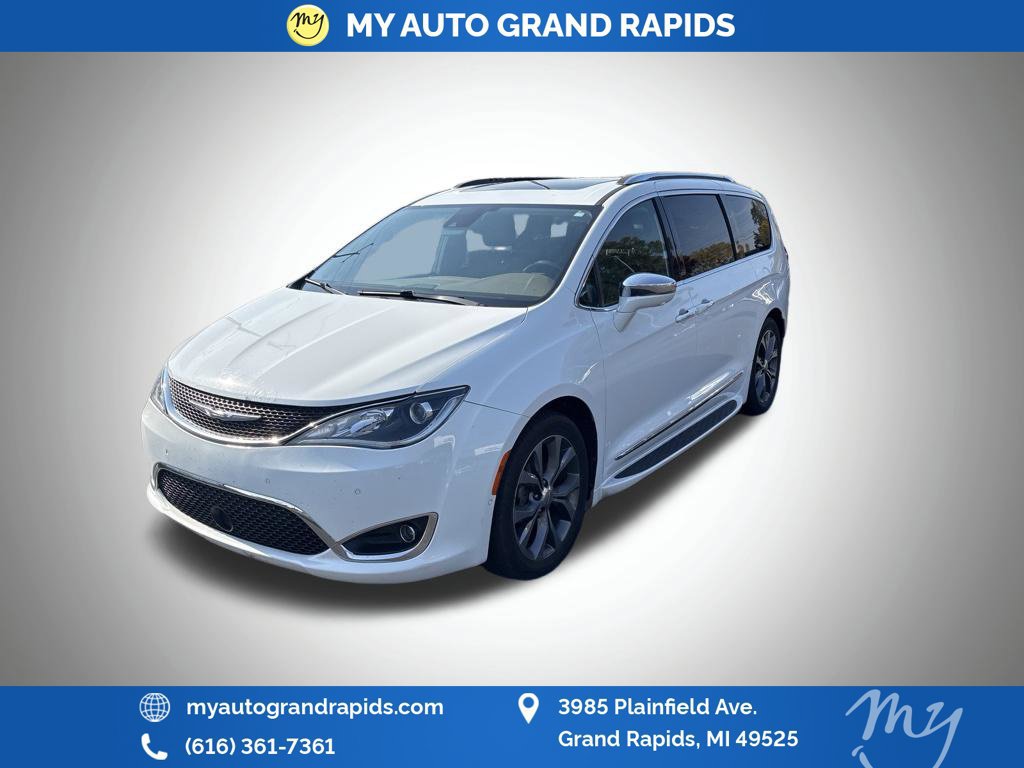 Used 2018 Chrysler Pacifica Limited w/ Tire & Wheel Group FWD image 13