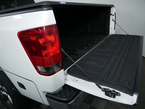 Used 2015 Nissan Titan SV w/ SV Value Truck Package AWD/4WD image 17