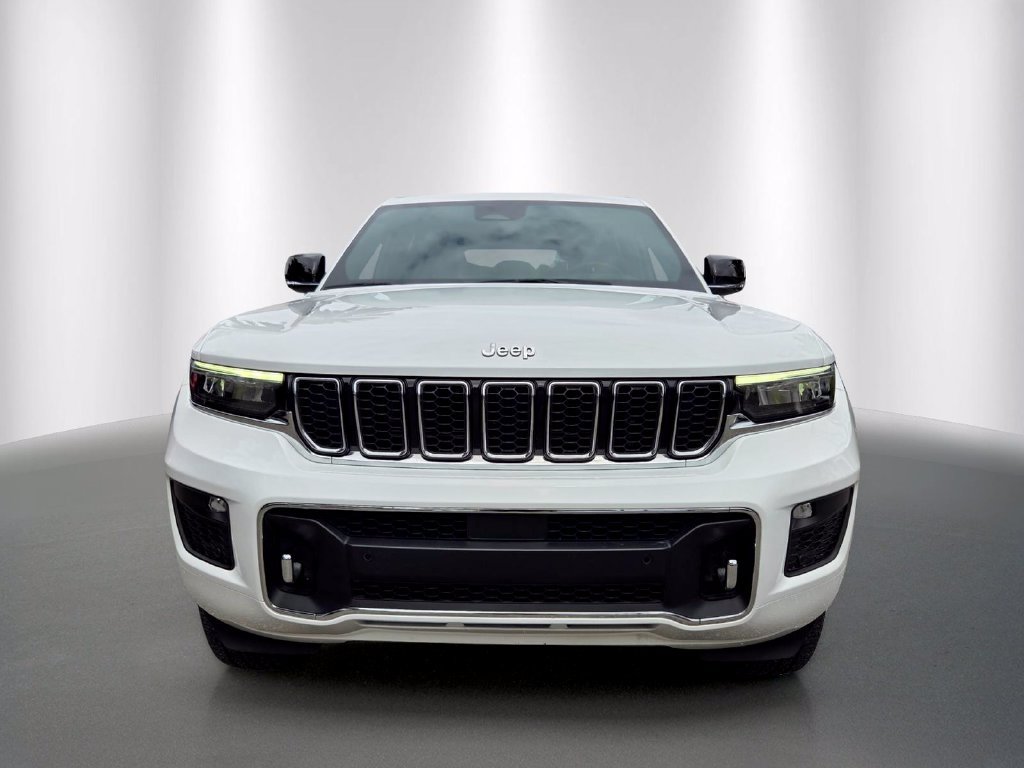Used 2023 Jeep Grand Cherokee Overland AWD/4WD image 2