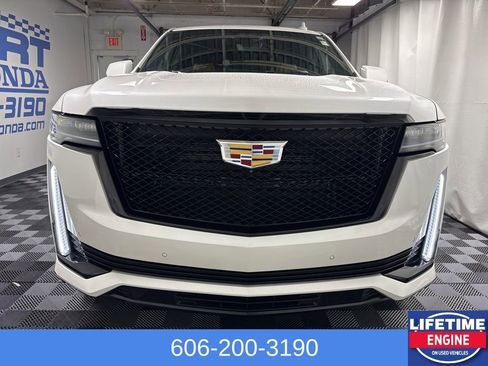 Used 2024 Cadillac Escalade Sport image 2