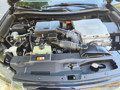 Used 2018 Mitsubishi Outlander SEL image 23