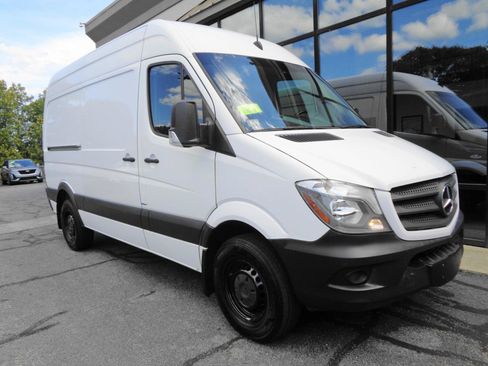 Used 2016 Mercedes-Benz Sprinter 2500 image 2