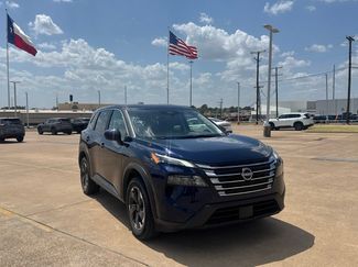 Used 2025 Nissan Rogue SV AWD/4WD video 1
