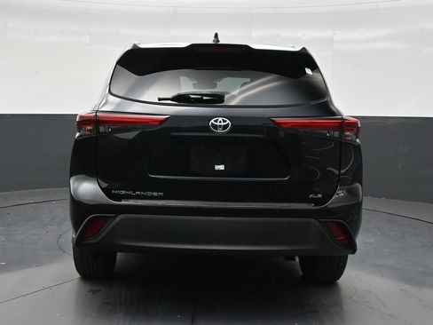 Used 2021 Toyota Highlander XLE FWD image 4