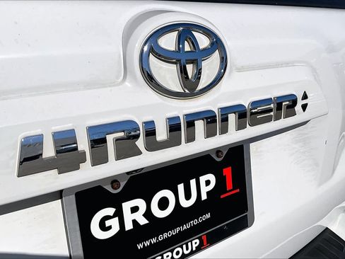 Used 2020 Toyota 4Runner SR5 Premium image 10