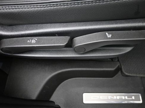 Used 2025 GMC Yukon Denali image 9