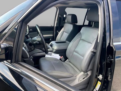 Used 2018 Chevrolet Suburban LT RWD image 9