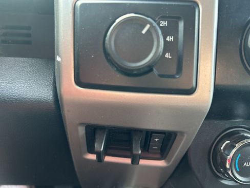 Used 2020 Ford F250 Lariat w/ Lariat Value Package AWD/4WD image 33