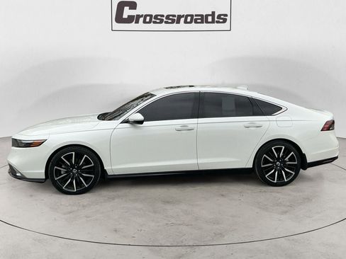 Used 2024 Honda Accord Touring image 2