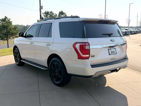 Used 2019 Ford Expedition XLT w/ Equipment Group 202A RWD image 4