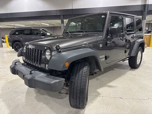 Used 2018 Jeep Wrangler Unlimited Sport S AWD/4WD image 3