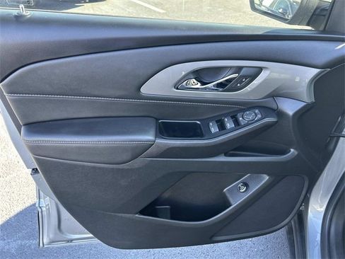 Used 2024 Chevrolet Traverse LT image 24