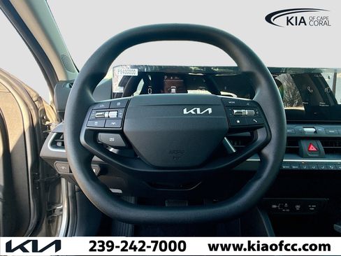 New 2025 Kia K4 LXS image 34