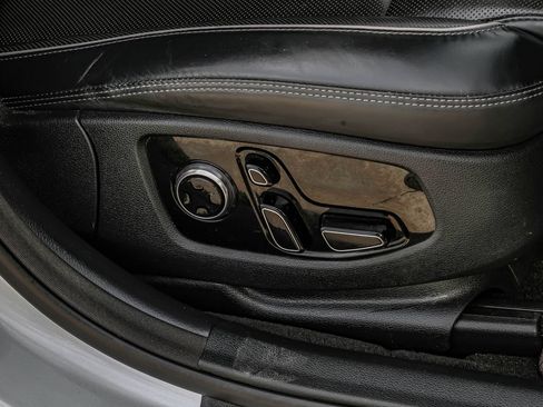 Used 2019 Genesis G90 5.0 Ultimate RWD image 38
