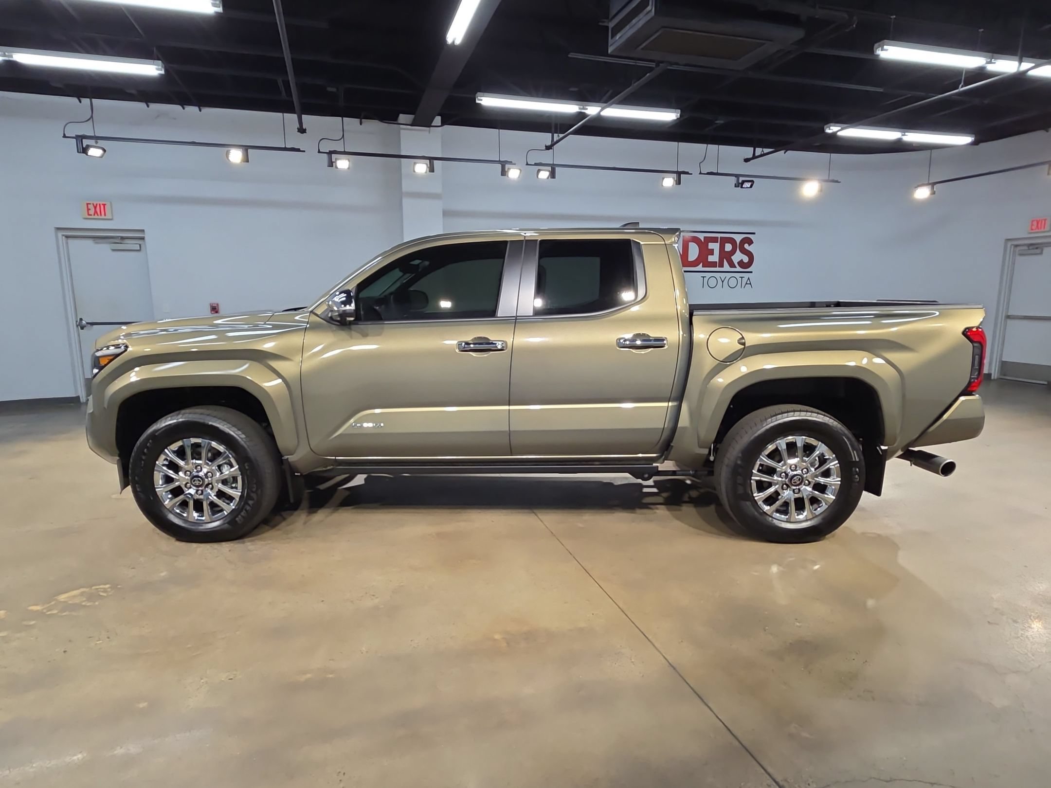 Certified 2026 Toyota Tacoma Limited AWD/4WD image 4
