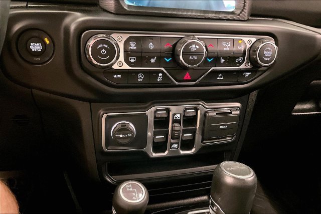 Used 2022 Jeep Gladiator Overland w/ Popular Equipment Package AWD/4WD image 31