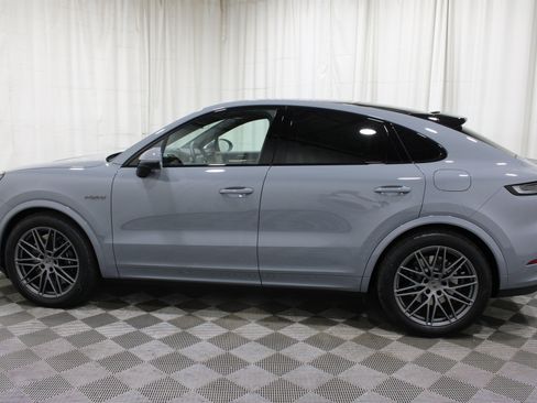 Used 2025 Porsche Cayenne Turbo AWD/4WD image 36