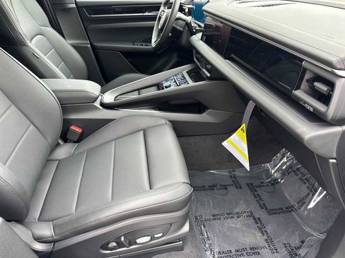 New 2025 Porsche Macan 4S Electric image 17