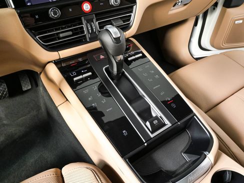 New 2026 Porsche Macan AWD/4WD image 19