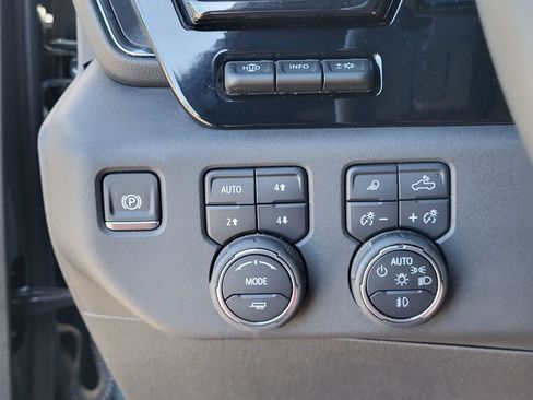 Used 2025 Chevrolet Silverado 1500 ZR2 w/ Technology Package AWD/4WD image 17