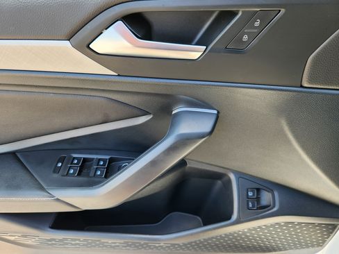 Used 2023 Volkswagen Jetta SE w/ Panoramic Sunroof Package FWD image 17