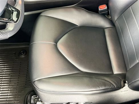 Used 2021 Toyota Highlander XLE image 21