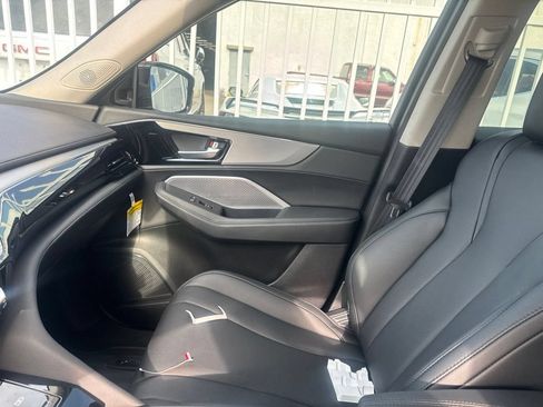 Used 2025 Acura MDX FWD image 16