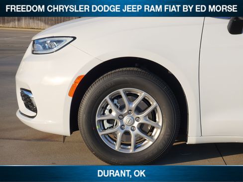 New 2026 Chrysler Pacifica Select image 7