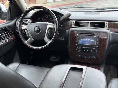 Used 2013 GMC Yukon XL Denali image 30