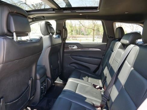 Used 2018 Jeep Grand Cherokee Overland AWD/4WD image 9
