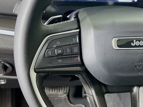 Used 2024 Jeep Grand Cherokee Laredo X AWD/4WD image 10