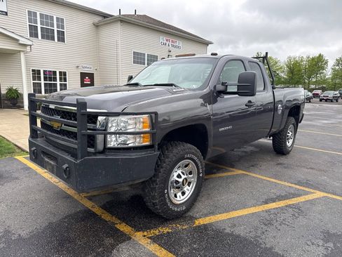 Used 2011 Chevrolet Silverado 2500 W/T w/ Snow Plow Prep Package AWD/4WD image 2