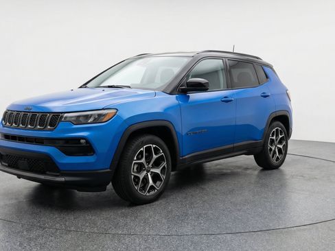 Used 2025 Jeep Compass Limited AWD/4WD image 3