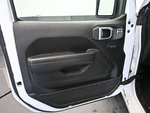 Used 2025 Jeep Wrangler Unlimited Sport AWD/4WD image 16