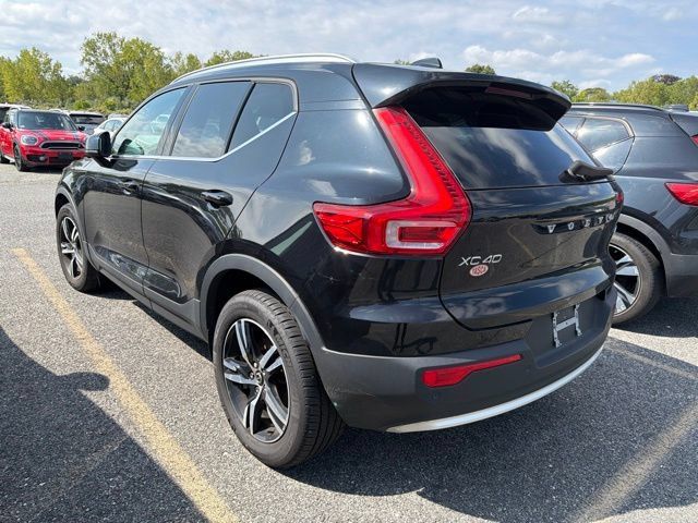Used 2024 Volvo XC40 B5 Core AWD/4WD image 4