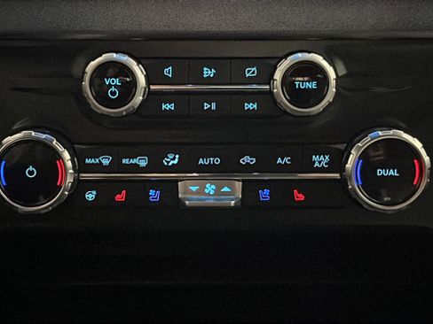 Used 2023 Ford F350 Limited w/ FX4 Off-Road Package AWD/4WD image 18