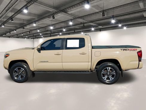 Used 2018 Toyota Tacoma TRD Sport AWD/4WD image 13