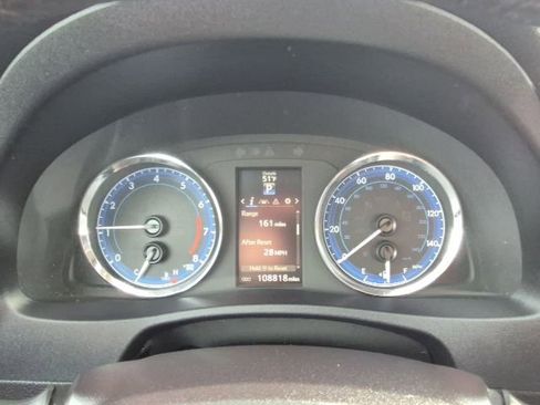 Used 2018 Toyota Corolla SE image 22