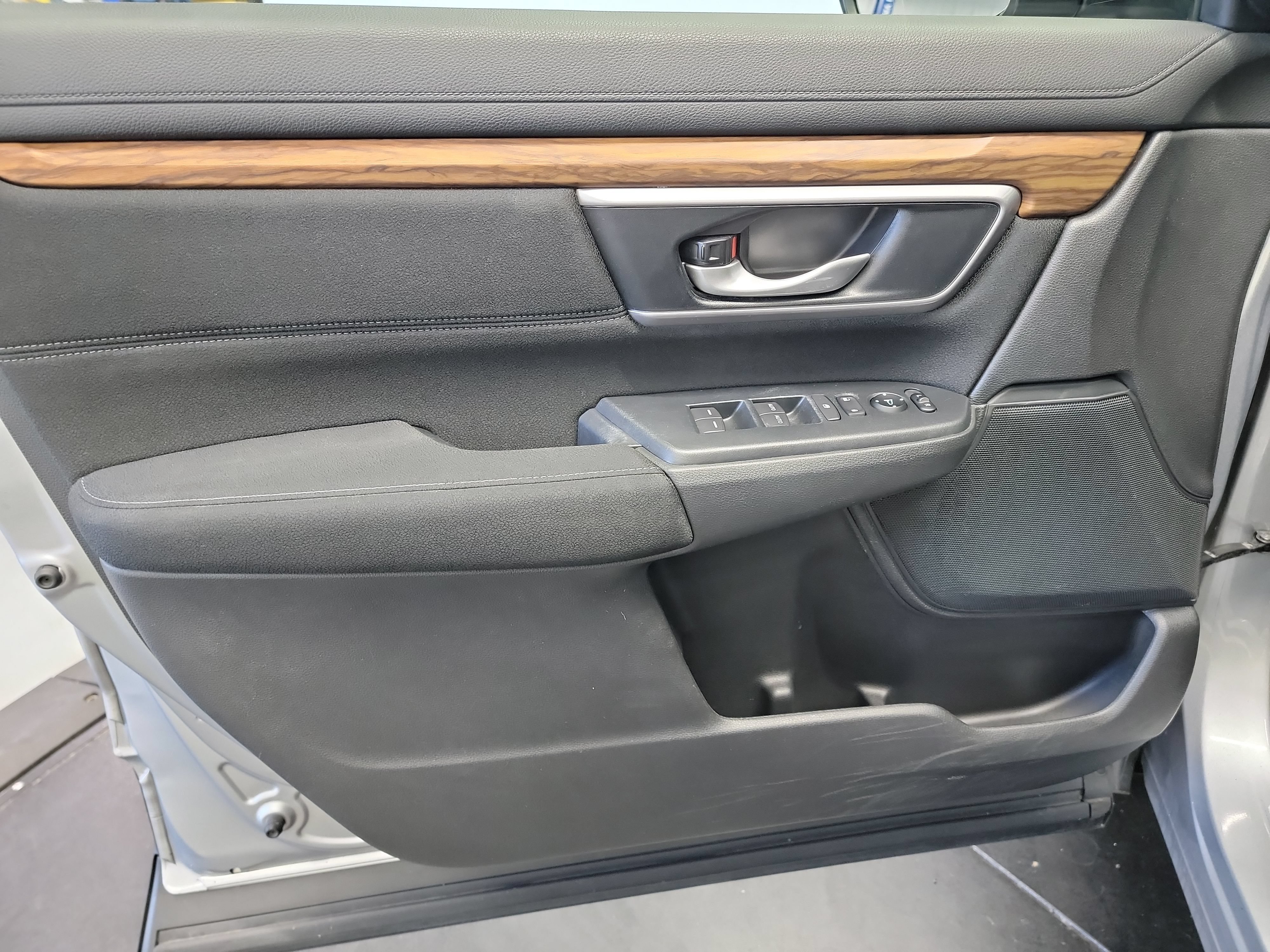 Used 2018 Honda CR-V EX image 13