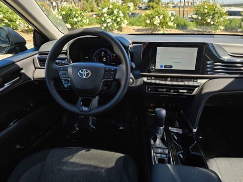 Used 2025 Toyota Camry LE image 23