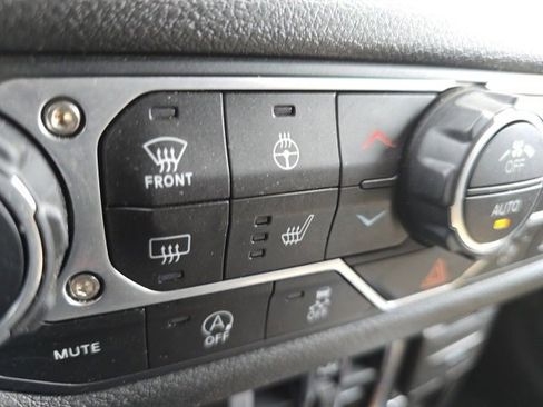 Used 2024 Jeep Wrangler Willys image 23