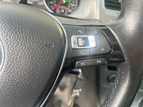 Used 2015 Volkswagen Golf S FWD image 29