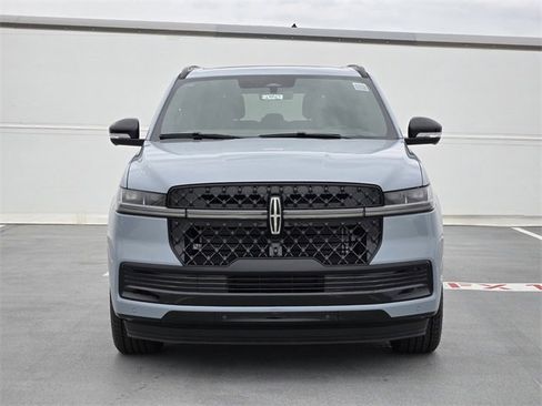 New 2025 Lincoln Navigator Reserve w/ Jet Appearance Package image 2