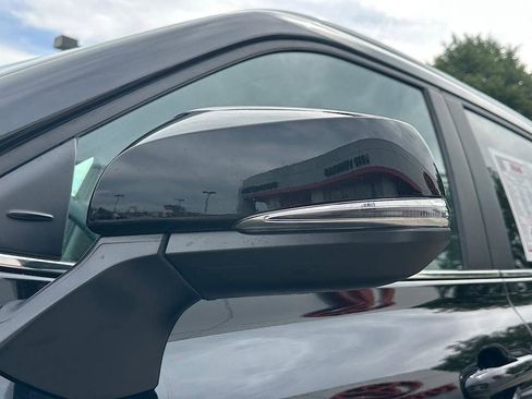 Certified 2024 Toyota Highlander XLE AWD/4WD image 10