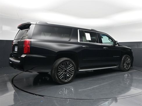 Used 2018 Chevrolet Suburban Premier AWD/4WD image 5